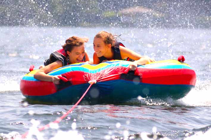 Alquiler barcos para inchables y arrastrables en Sitges