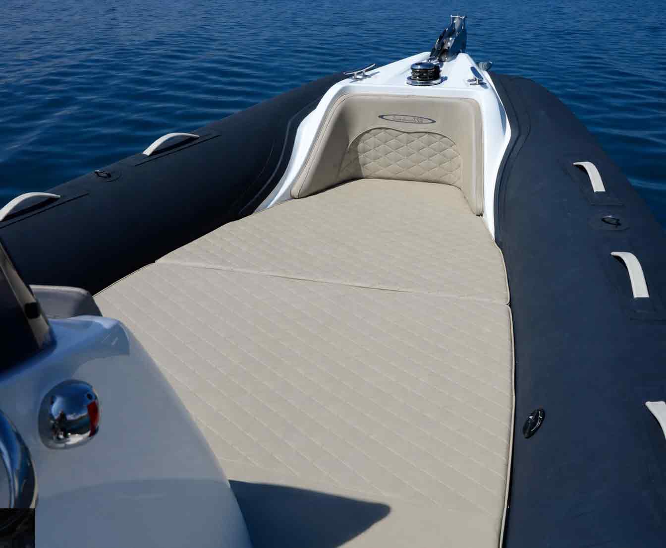 Embarcación neumática semirrígida Maestrale 6.50 Fun disponible para alquiler de barco en Sitges desde Port d’Aiguadolç
