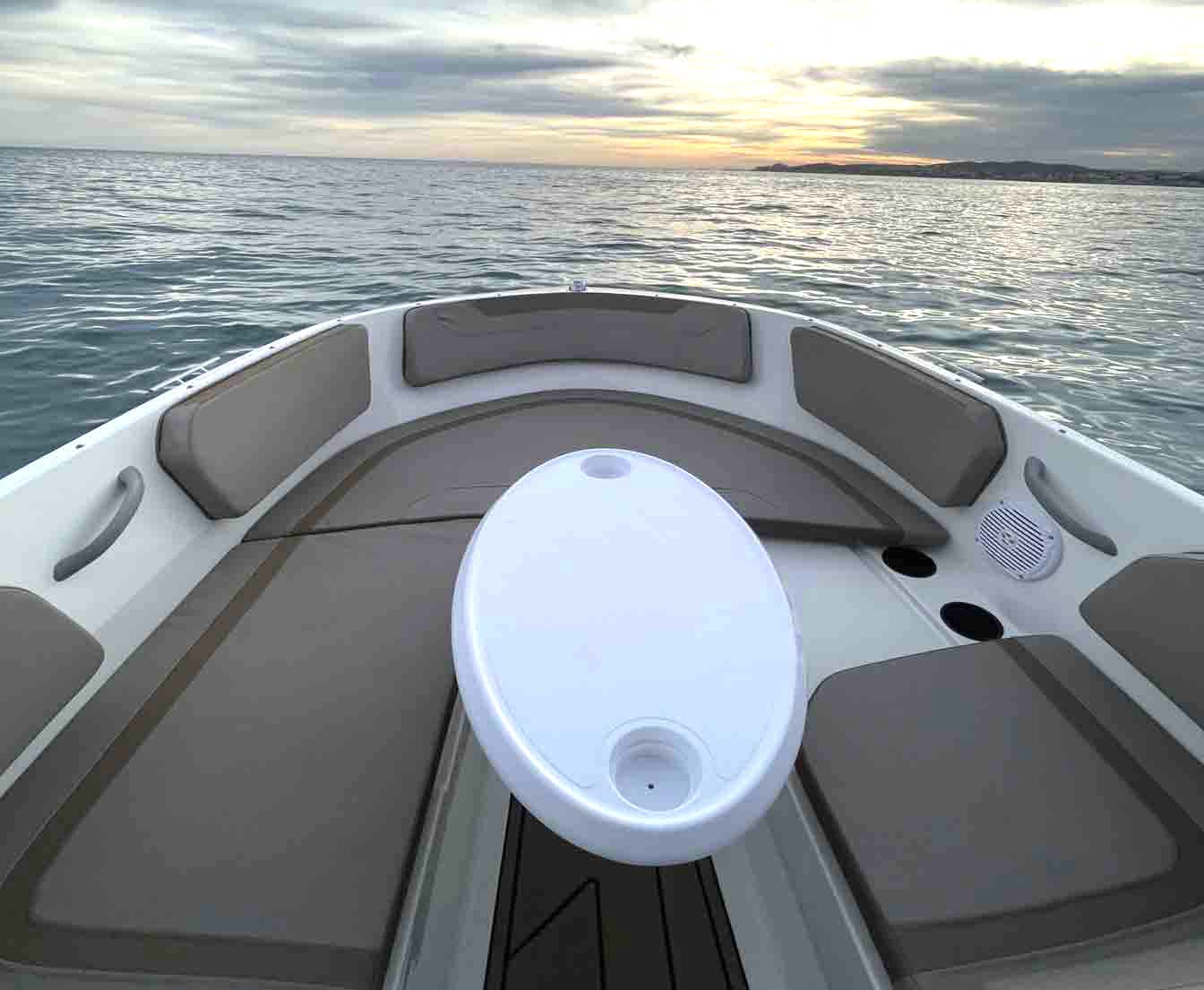 Alquiler de barcos sin titulo en sitges, navegar sin licencia en el Garraf