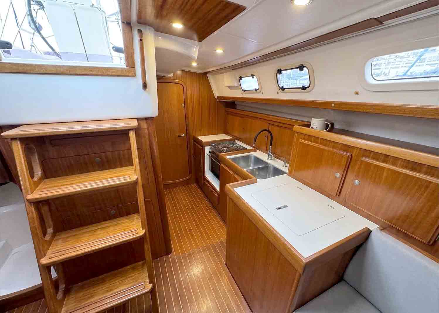 Alquiler veleros con camarotes Sitges port aiguadolç