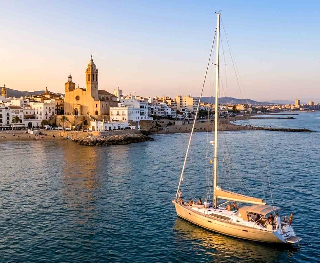 Rutas del sol en barco por sitges el garrraf y Vilanova